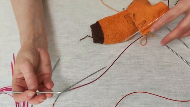 Зачем вязать носки? Пряжа и правильные спицы техника Magic Loop