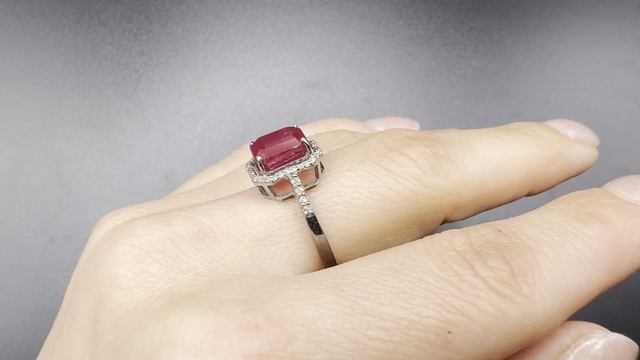 ХХХ283 Кольцо с рубином 3.67 карат и брилл. 0.25 карат р. 17