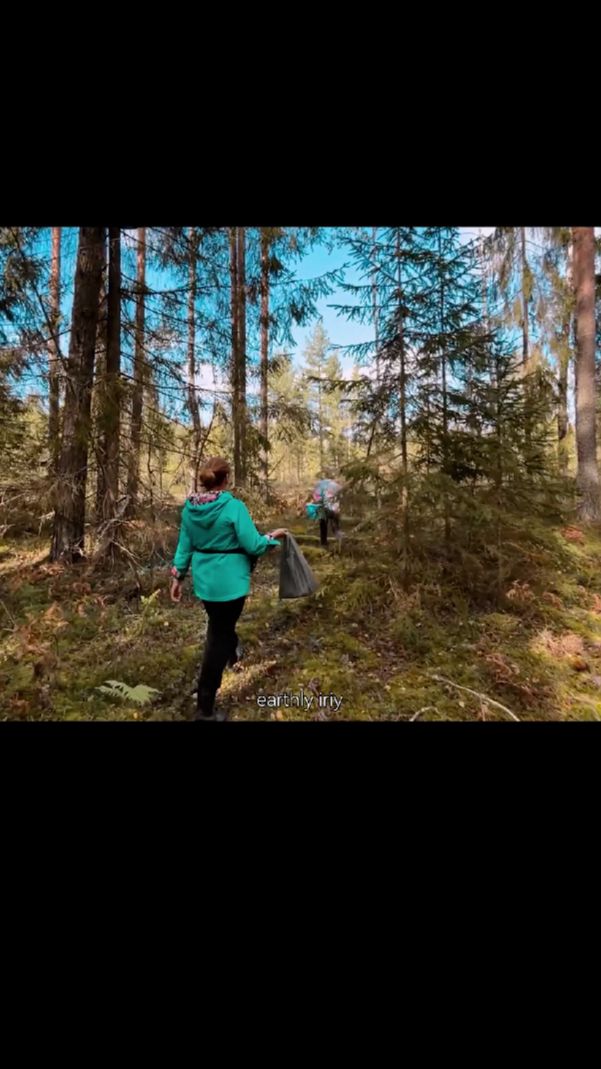 Уставшие но счастливые земнойирий природа лес красотаприроды лесноеприключение