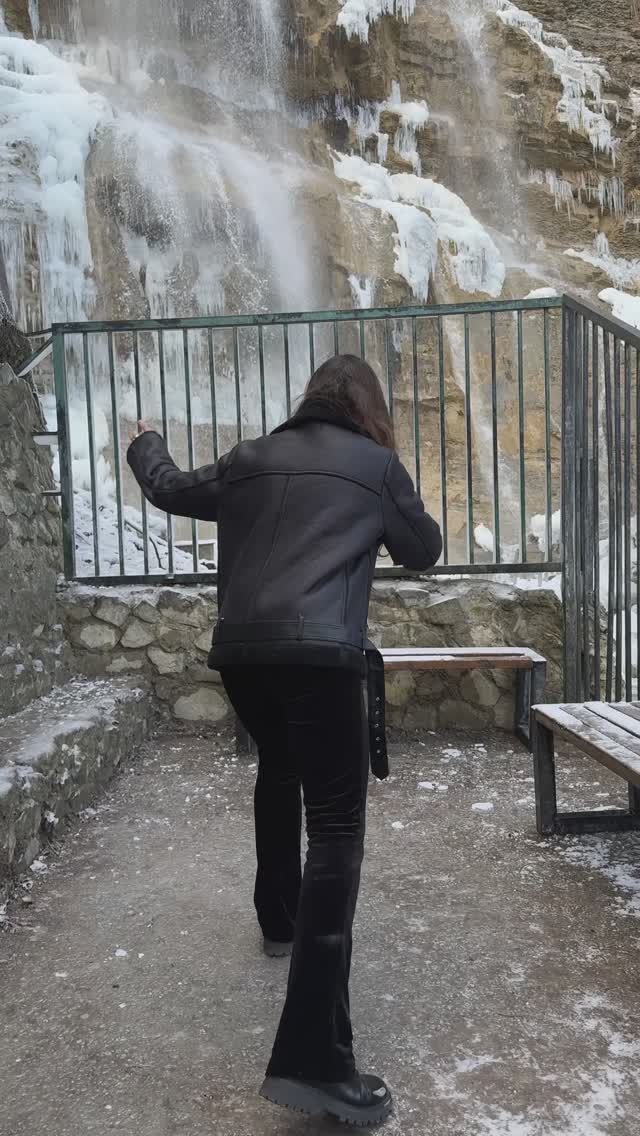 Водопад во льду! Видели?