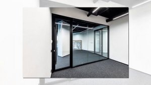 Стеклянные перегородки NAYADA-Twin и двери Vitrage в офисе логистического холдинга_ДелТранс_