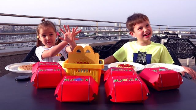 Катя и Макс устроили Бургер ЧЕЛЛЕНДЖ