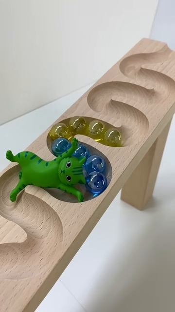 Залипательная горка 🔵 Шарики едут!