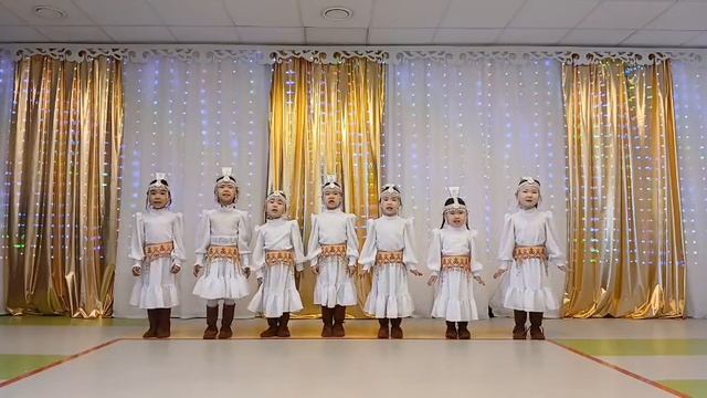 Песня  Саас кэллэ средняя группа Остуоруйа дойдута 4 лет. .mp4