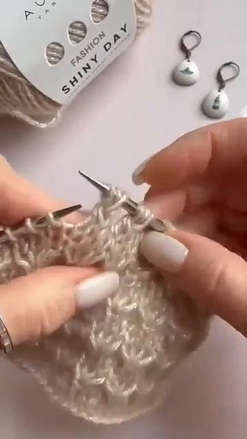 Девочки, делюсь с вами красивым и очень простым в исполнении узорчиком! ❄️