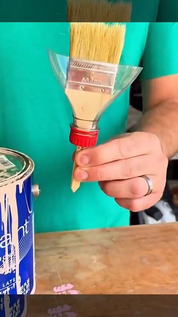 Эта хитрость поможет вам не запачкаться при покраске

 - подпишись