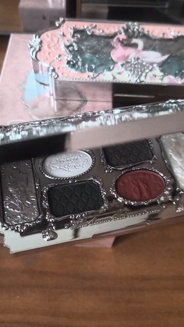 Сказочная красота #FLOWER_KNOWS палетка теней серия #Swan_Ballet #распаковка_ #косметика