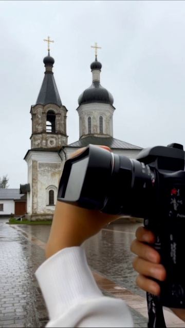 Старинная церковь под дождем Россия архитектура природа