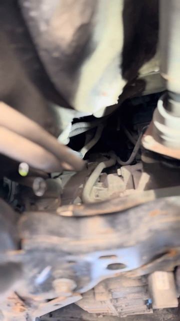 Форд Эксплорер не холодит? Замена трубок кондиционера под капотом