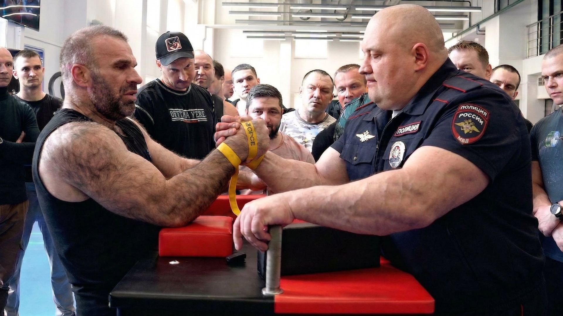 ЦЫПЛЕНКОВ VS ПОЛИЦЕЙСКИЙ ГИГАНТ. Денис дал огня. Армрестлинг / ПЕТРОВКА 38