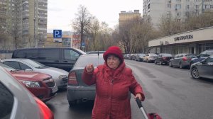 Всё хана, колесо лопнуло - подумали мы. Река обвалила дорогу, как проехать? Покормили собачек и т.д