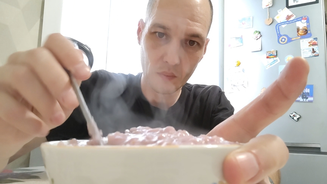 Мукбанг обед: вареники с творогом, каша, бутерброд с яйцом всмятку.