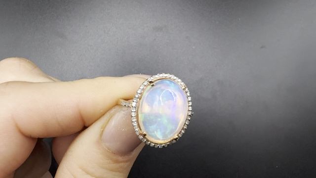 ХХХ278 Кольцо с белым эфиопским опалом 3.53 карат и брилл 0.39 карат