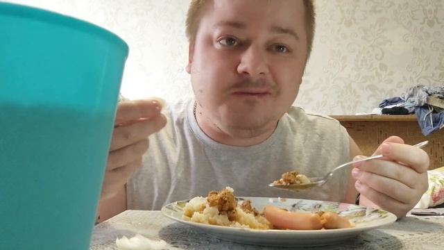 Рис с Подливой и Пенное Пиво | Мой Первый Мукбанг