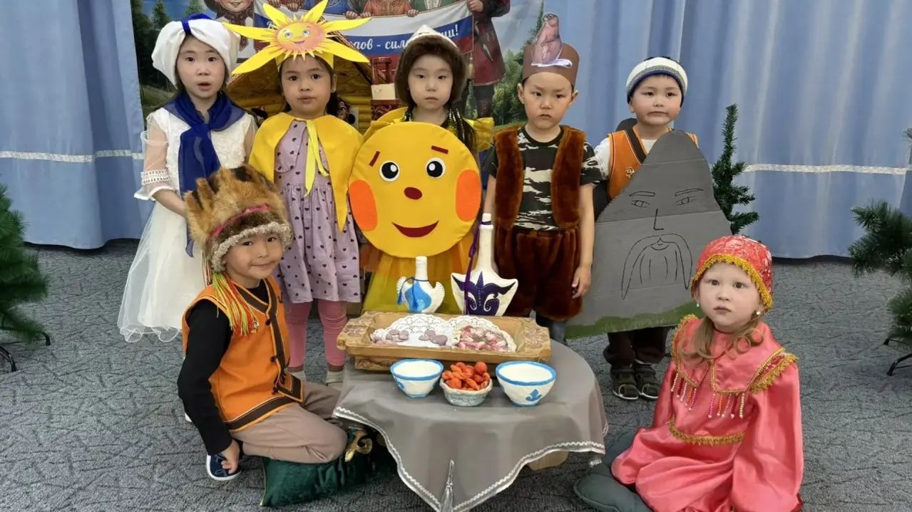 Орто ӧмӧлик «Адарулар»-алтай албатыныҥ «Теертпек» деп чорчоги. Таскадаачы Делдошпоева А.К.