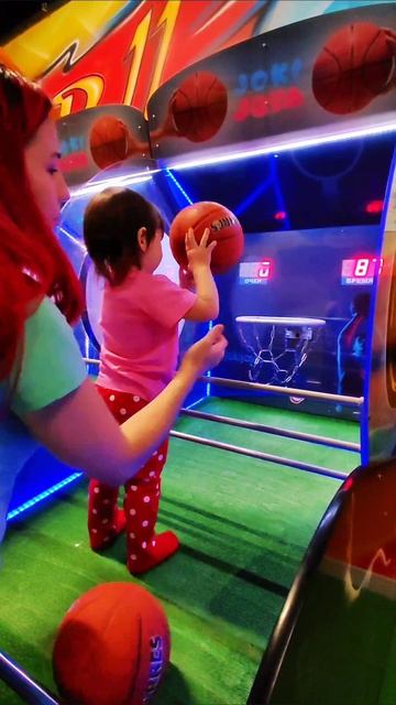 Алиса баскетболистка
#медведевы #дети #семья #семьямедведевых #игрысдетьми #игрысдетьмидома #челленд