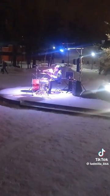 Классный ударник.
1000019896.mp4