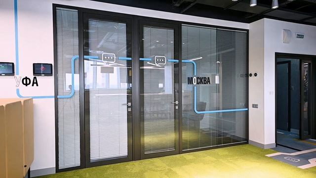 Стеклянные перегородки с шумоизоляцией NAYADA-Twin с автоматическими жалюзи