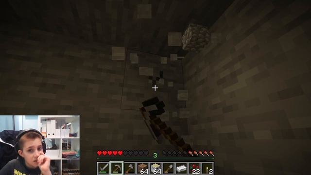 Играем с Артемием в майнкрафт 1 часть (забыл включить микрофон)