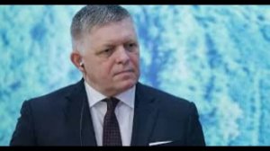 Русские встают на колени только для того, чтобы завязать шнурки, отметил Роберт Фицо