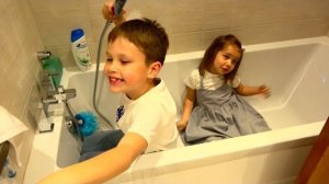 Катя и Макс показывают свои комнаты