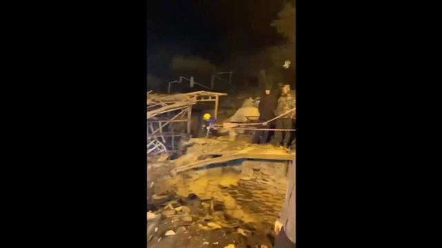 Сутки ищут девочку под завалами дома в Туапсе после атаки дрона ВСУ.