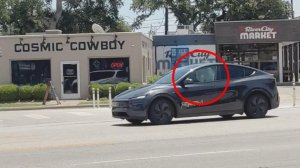 Tesla демонстрирует автономное вождение