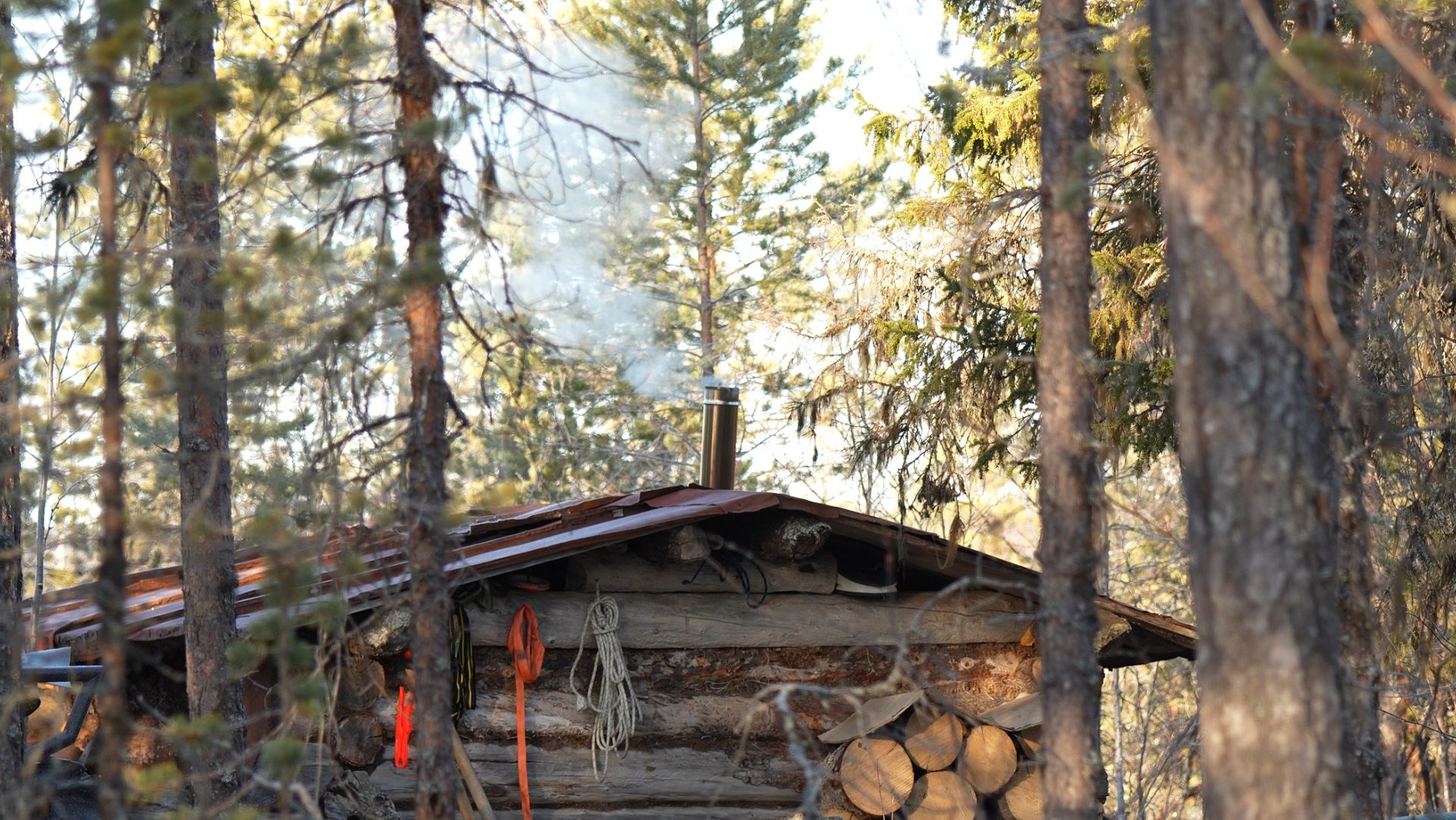 Живу один в старой избе. Весна. Рыбалка.
