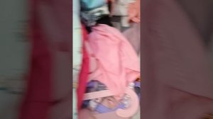 разбираю одежду у малышей пока они в садике