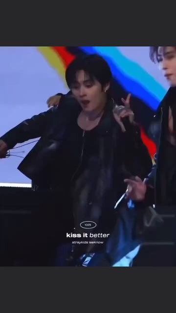 слишком кайфует во время танцев вот так, что даже успокоительное не поможет его унять