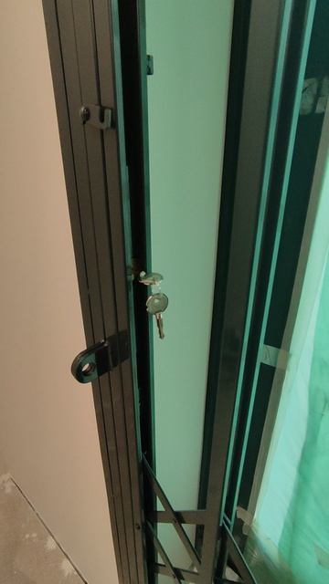 Раздвижная гармошка-решётка. На дверь. ust55.ru