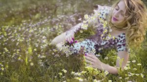 А МНЕ БЫ СПРЯТАТЬСЯ ОТ ВЕЧНОЙ СУЕТЫ -  на  великолепные стихи Галины Воленберг