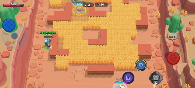 Играю в Brawl Stars, тренируюсь на разных персонажах