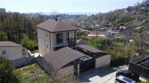 Дом в Сочи с видом на море: 250 м² + цоколь, участок 7 соток, дагестанский камень — 60 млн руб.