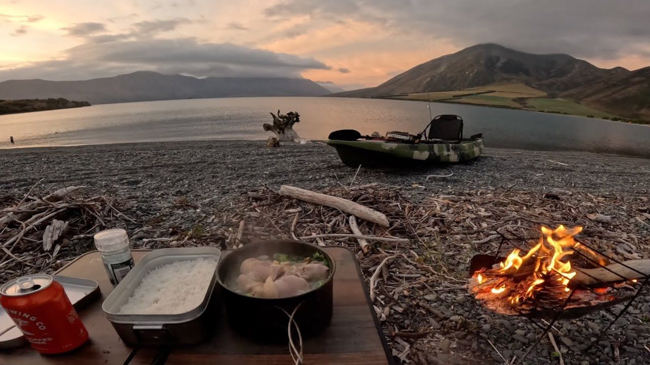 ЛОВЛЯ МНОЖЕСТВА РЫБЫ, отдых в кемпере и приготовление еды на берегу озера