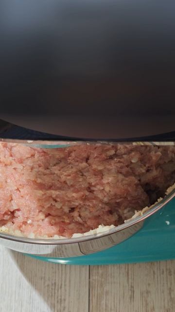 Просто беру лаваш с фаршем и вкусный обед готов. Не надо стоять за плитой. Быстрый мясной рулет.