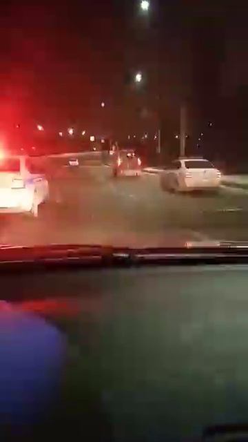 Водитель стреляет салютом по автомобилю ГИБДД на ВОГРЭСе Воронеж