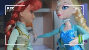 Scary Field Trip to Jurassic Park! Elsa & Anna toddlers