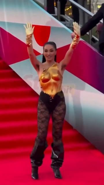 Открытие 48-го ММКФ. Кто это и как вам образ, оцените от 1 до 10  #n1media #ммкф