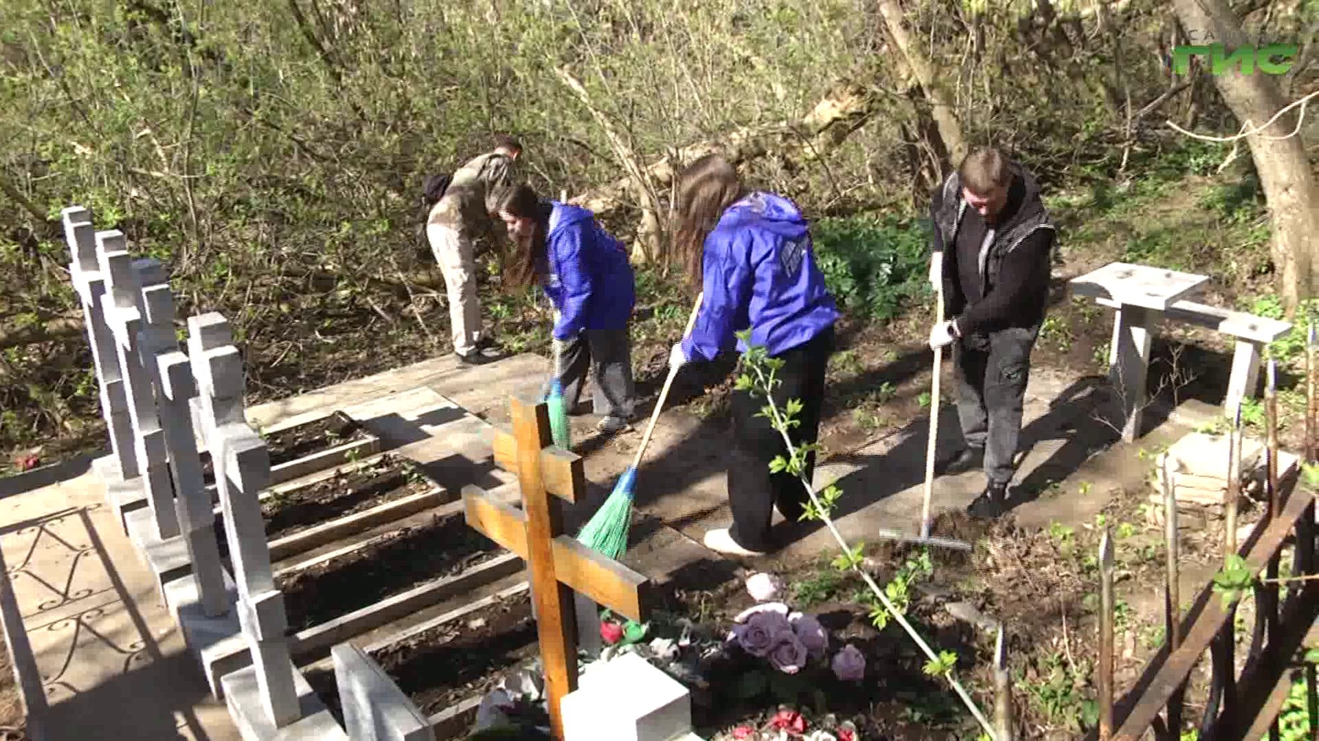 Самарцы привели в порядок захоронения участников Великой Отечественной войны и СВО
