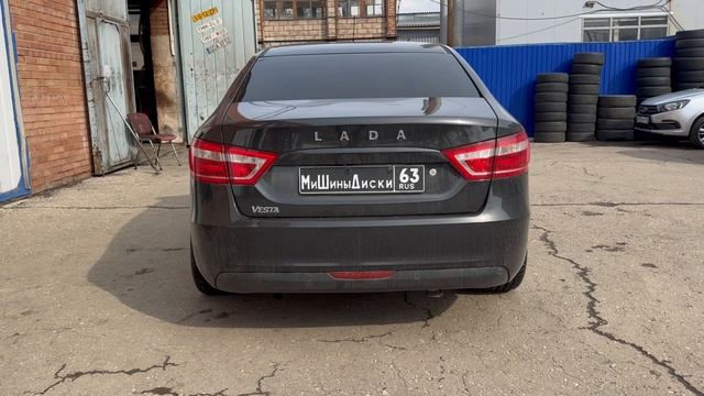 R18 колёса на чёрную Лада Веста 🐈⬛