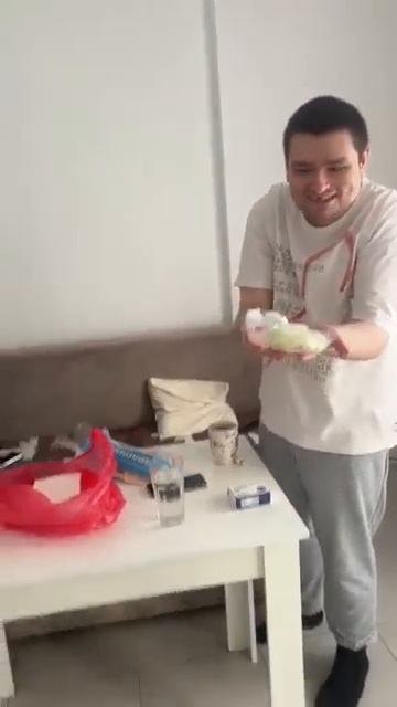 Руслан Гительман мама привезла гостинцы🤮