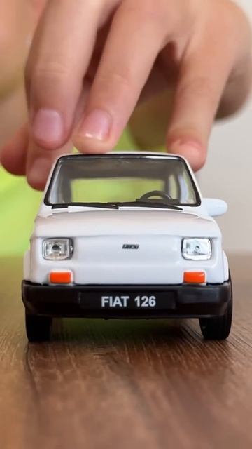 @Mark-Production демонстрирует распаковку новой машины Fiat.