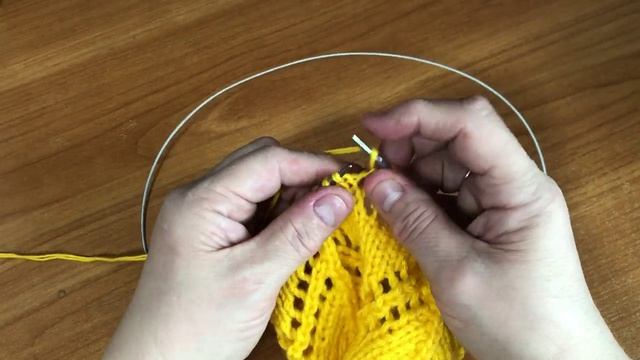 Благородный узор спицами для плечевых изделий