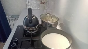 Сделала сыр из молока, маловато получилось/ Сергей поехал за живой водичкой/