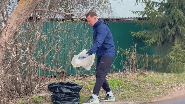 Вместе — за чистоту: в Вязьме прошел очередной субботник по уборке города