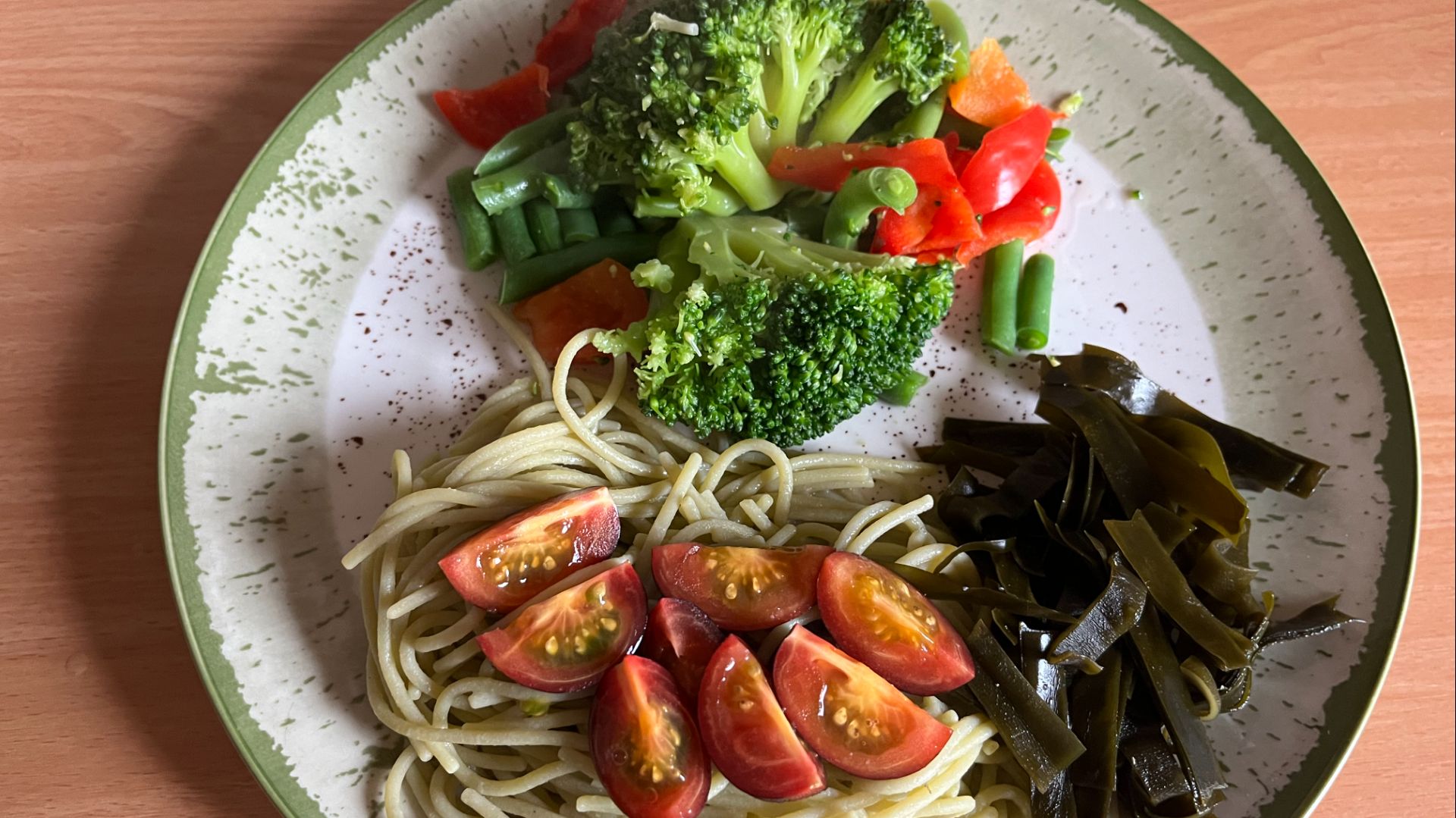 Пикирую грунтовые томаты, мой завтрак, обед, ужин