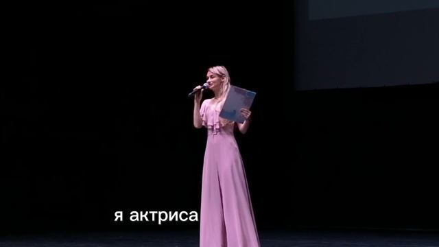 Анжелика ведет отчетный танцевальный вечер