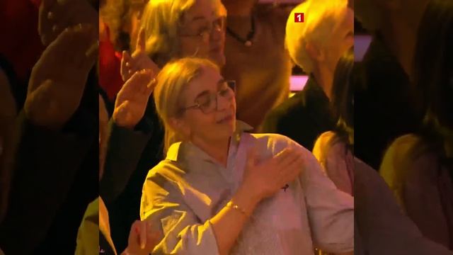 БАБУШКИ ПОЮТ ПЕСНЮ ДАРИТЕ БАБУШКАМ ЦВЕТЫ ЭФИР ТЕЛЕКАНАЛА РОССИЯ  1  ДО 17.04.2026Г.01:10:11