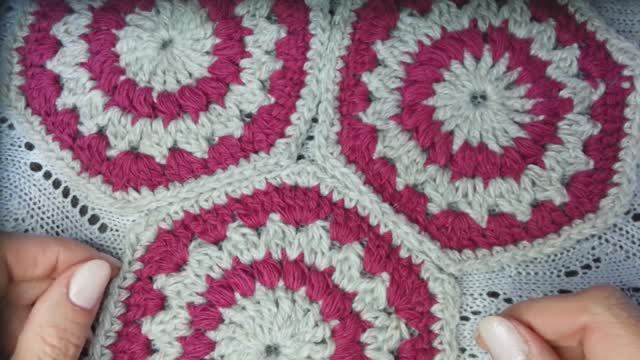 Тапочки из шестиугольных мотивов крючком (часть 1). Видео из архива.